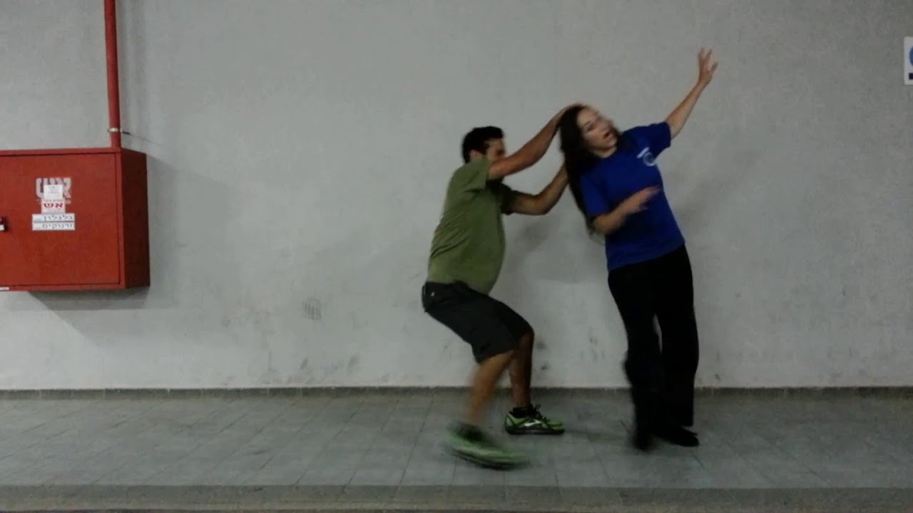 Women self defense with Raz Chen - hair pulling