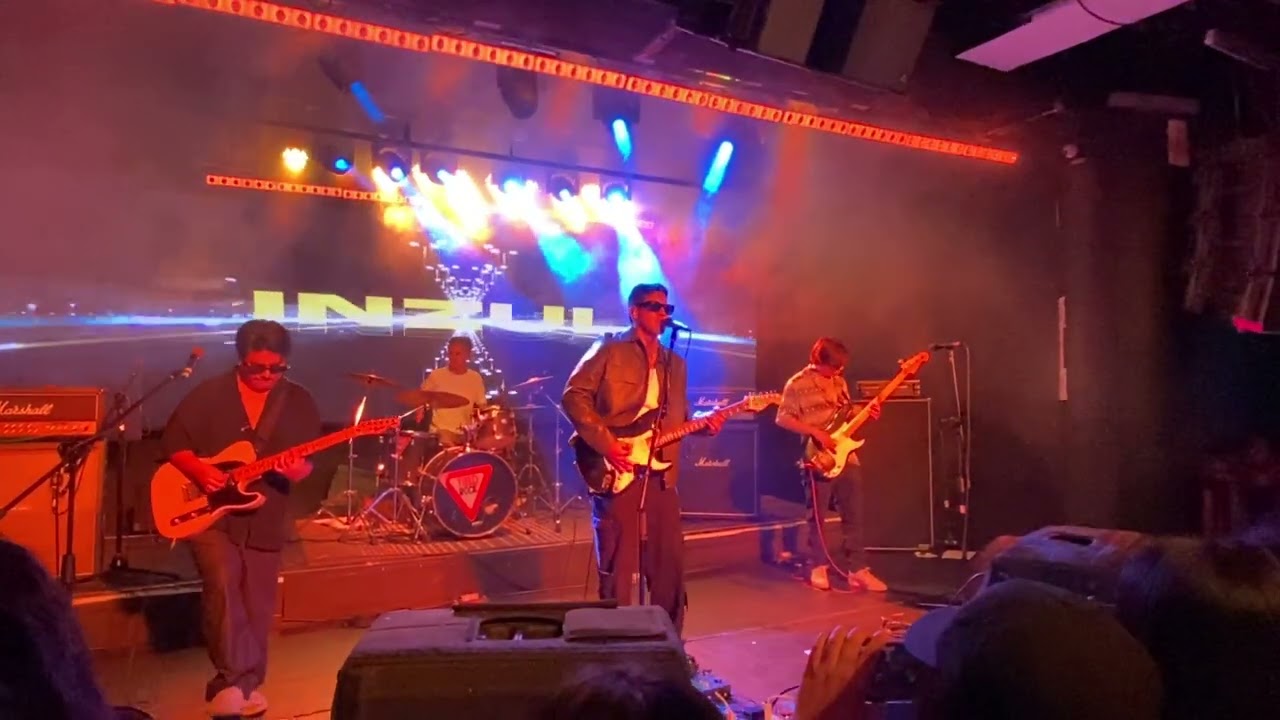 Débil  Inzul en vivo