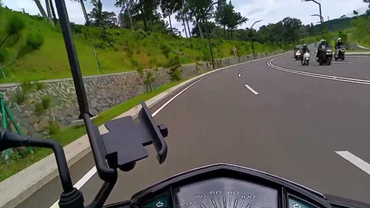 Kalau mau ke puncak Bogor enak nya lewat jalur Sumarecon di jamin adeummm 