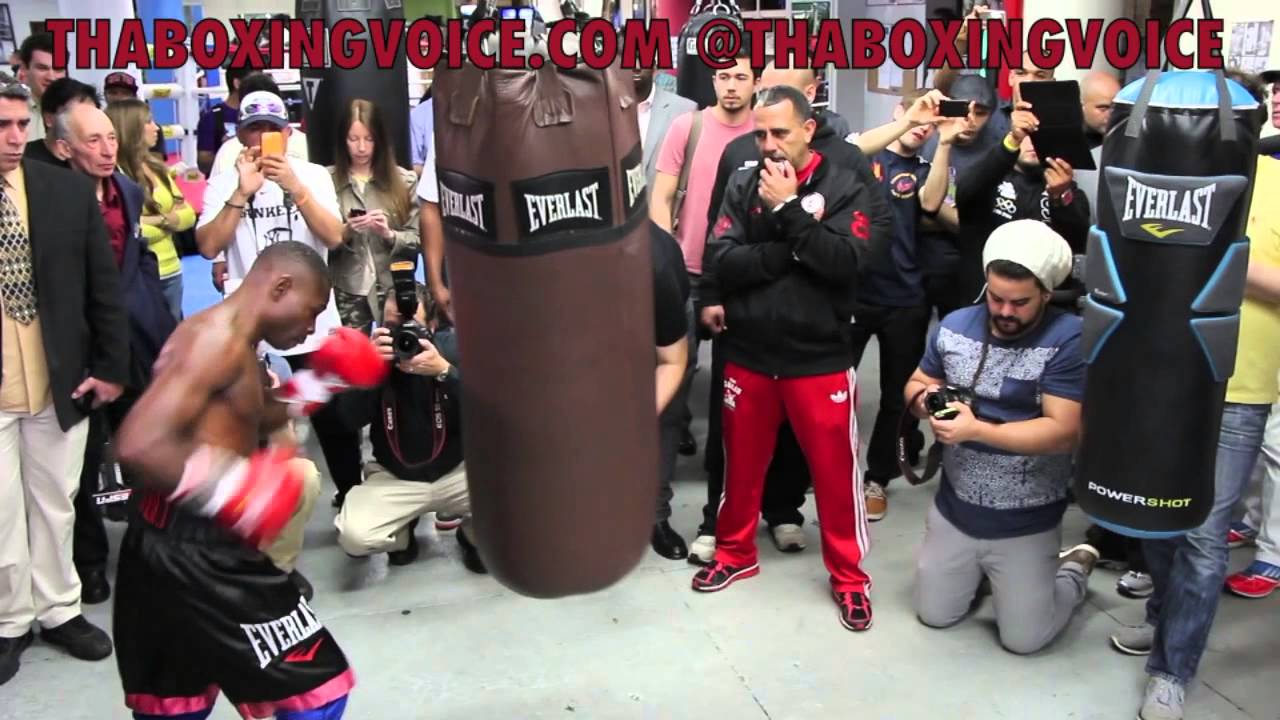 GUILLERMO RIGONDEAUX WORKING THE HELL OUT OF HEAVY BAG