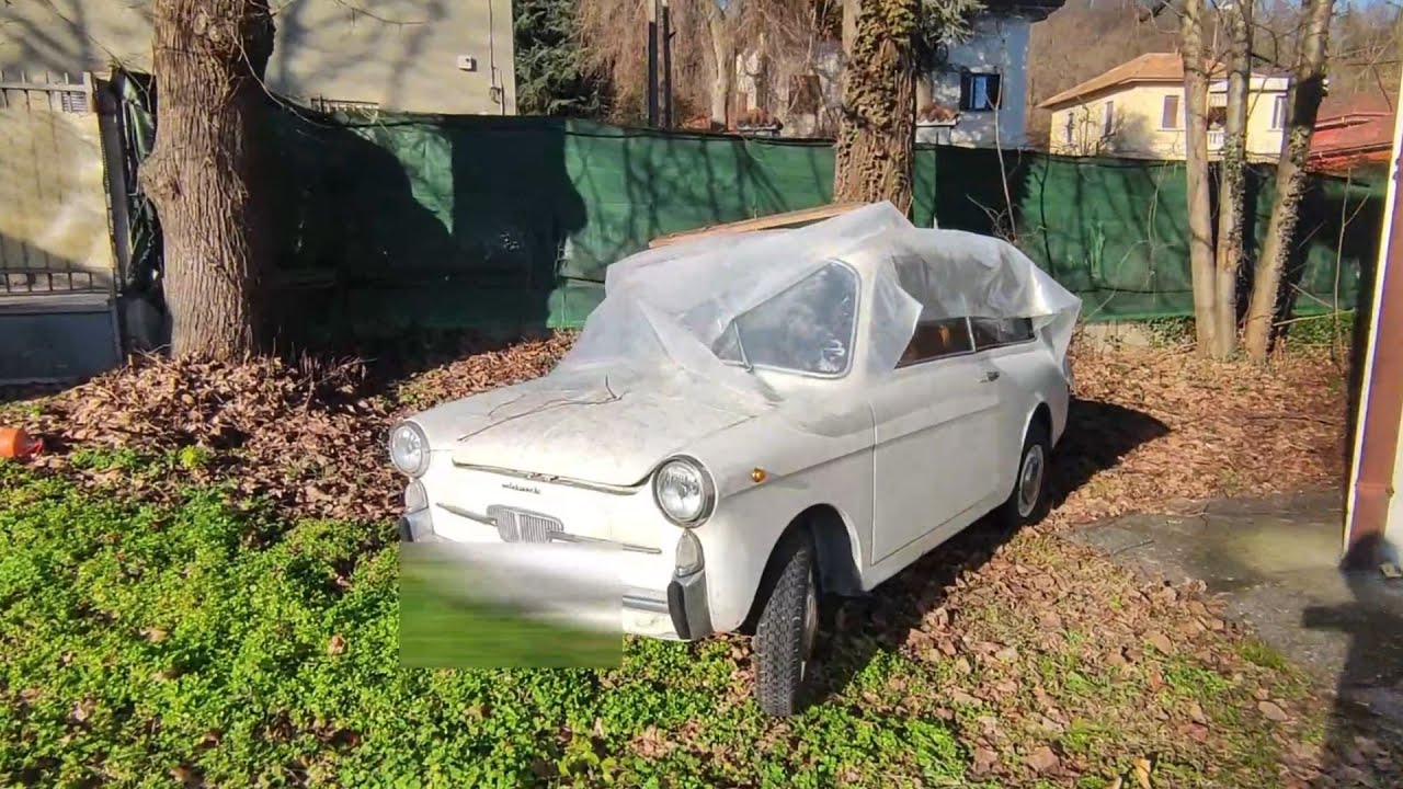 Troviamo un deposito di vecchie auto abbandonate e l'auto di Fantozzi 