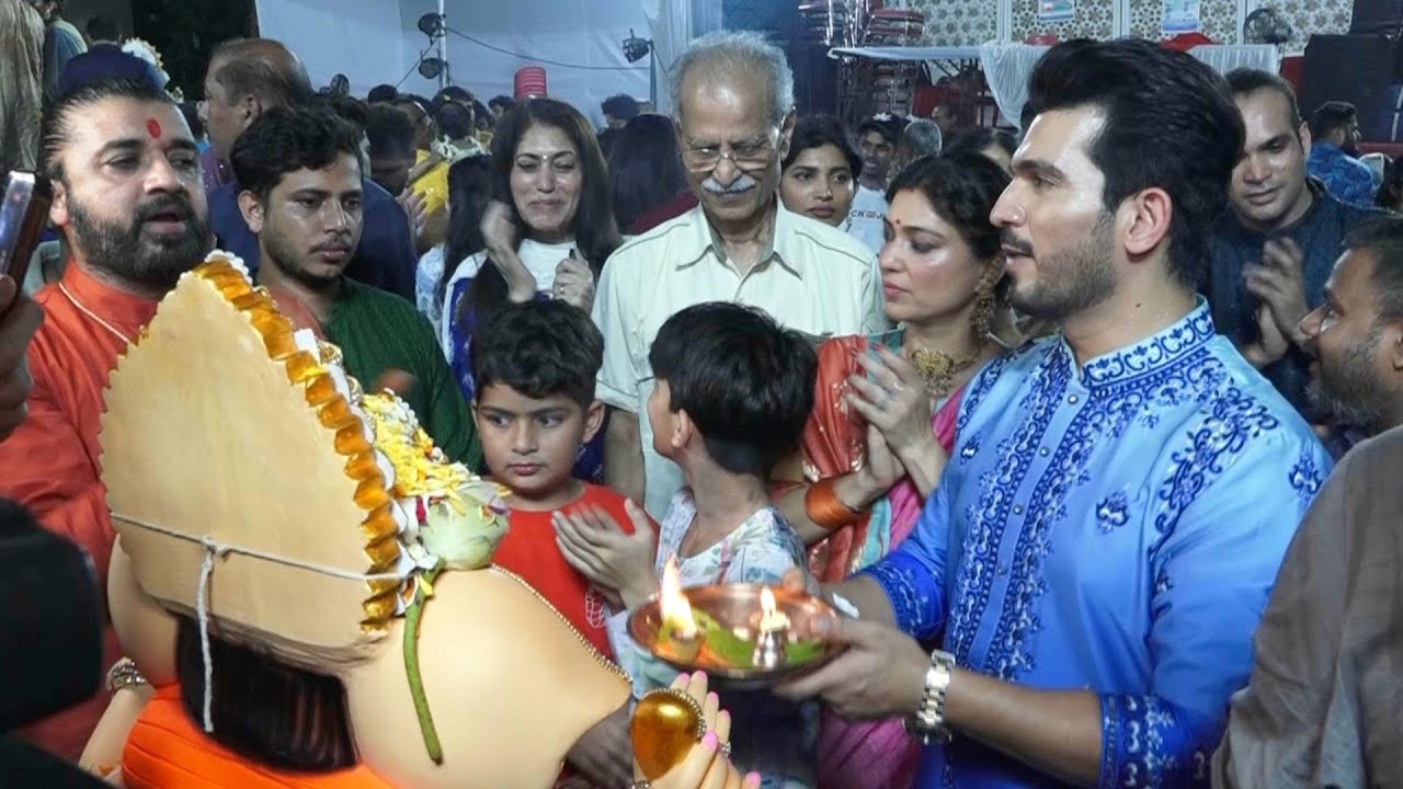 Arjun Bijlani with Wife and Kids at Ganpati Visarjan