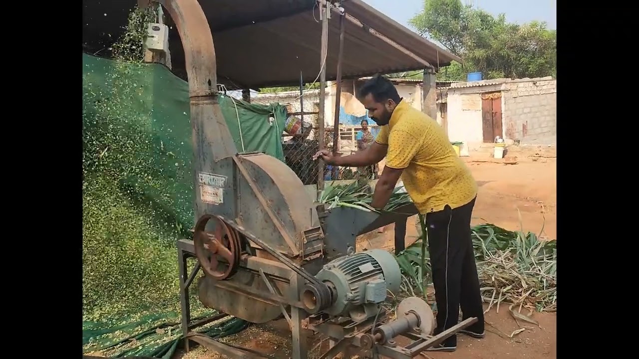 Sardar Chaff cutter sp25 model with 7.5 hp motor.....just show not for sale... #sardar #chaffcutter