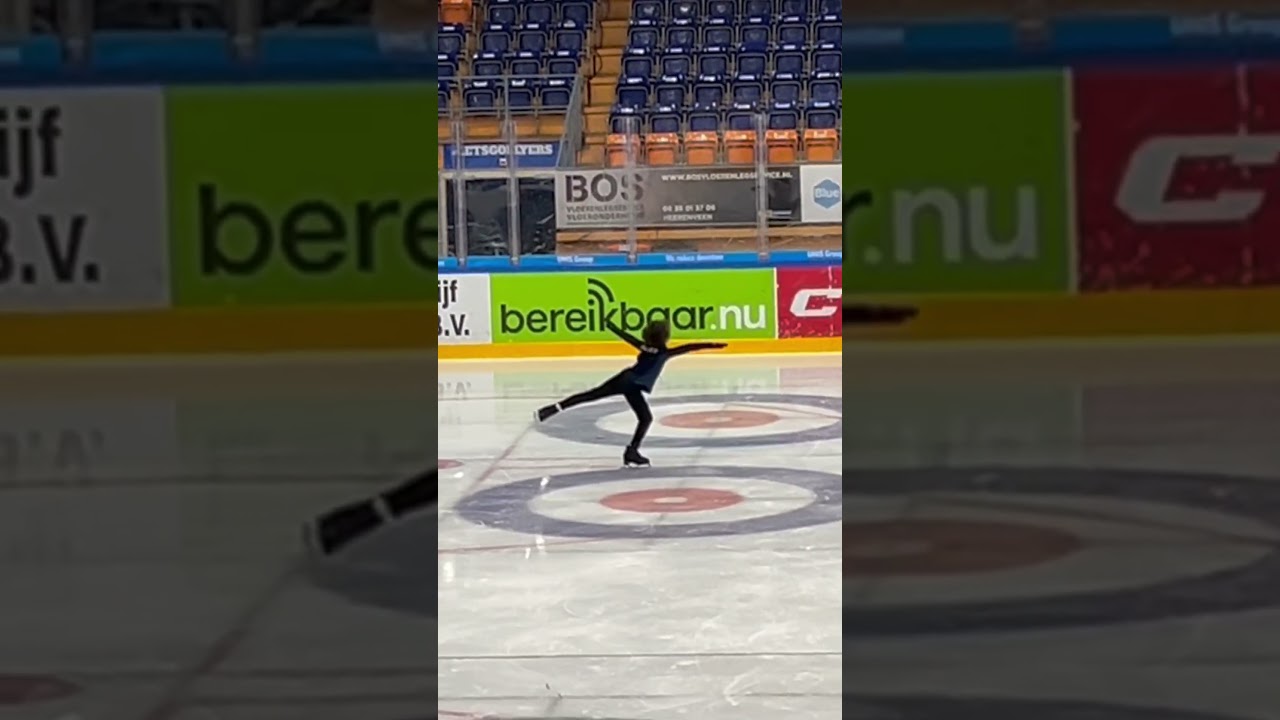 Lucario springt Axel! 💪 Tnx @TheJulia62  #axel #thialf #figureskating