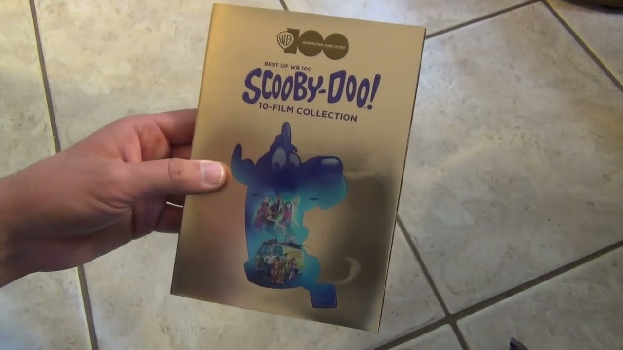 Распаковка DVD-диска с коллекцией из 100 лучших фильмов WB Scooby-Doo!