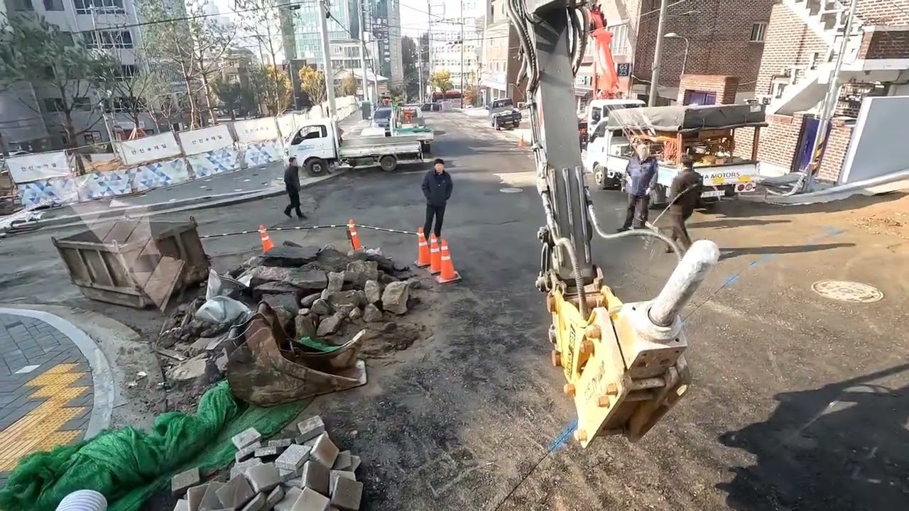 호크레인 / 아파트 외부도로 도로확장공사 (VOLVO 볼보 EW150E) JK tiltrotator 틸트로테이터