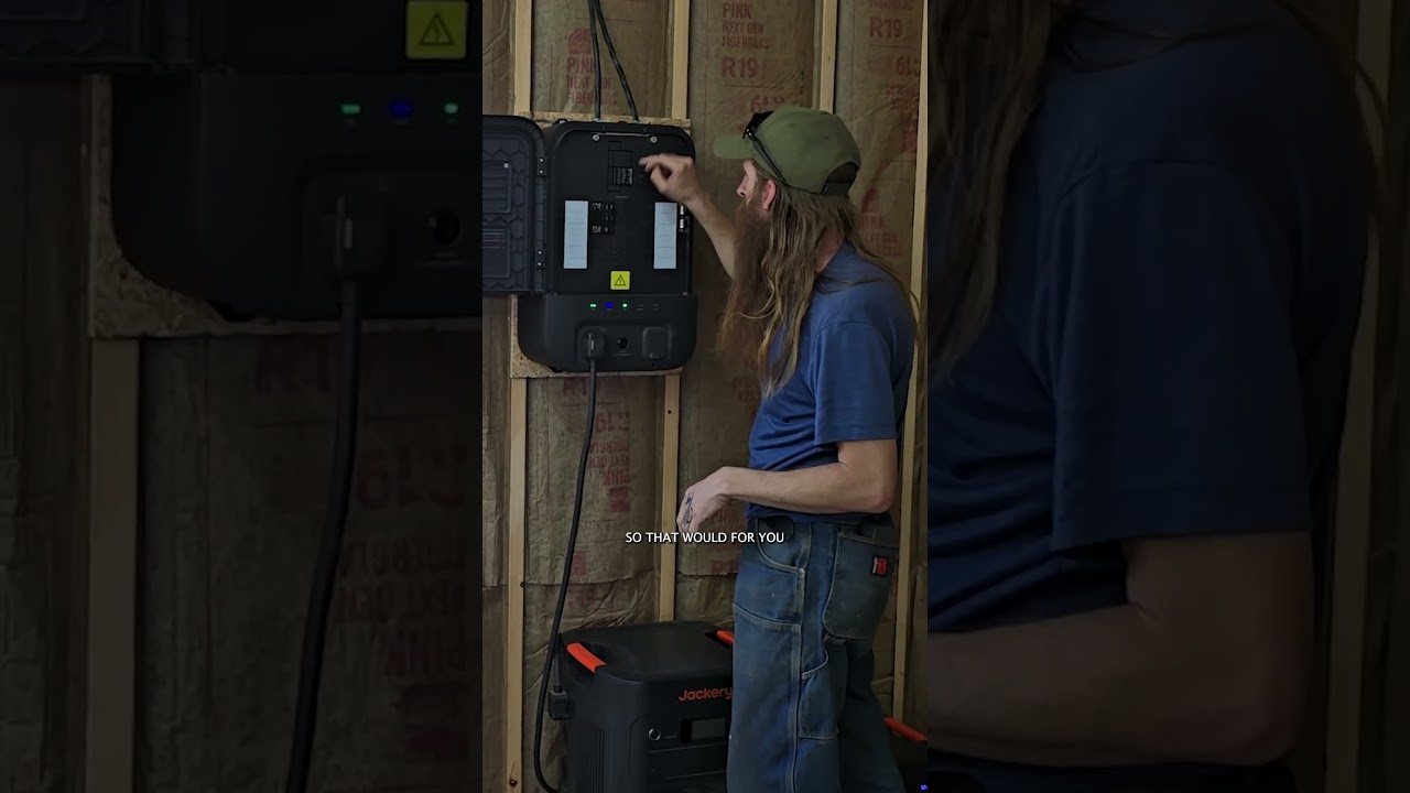 Nate explains the Jackery Essential Home Backup to the neighbor