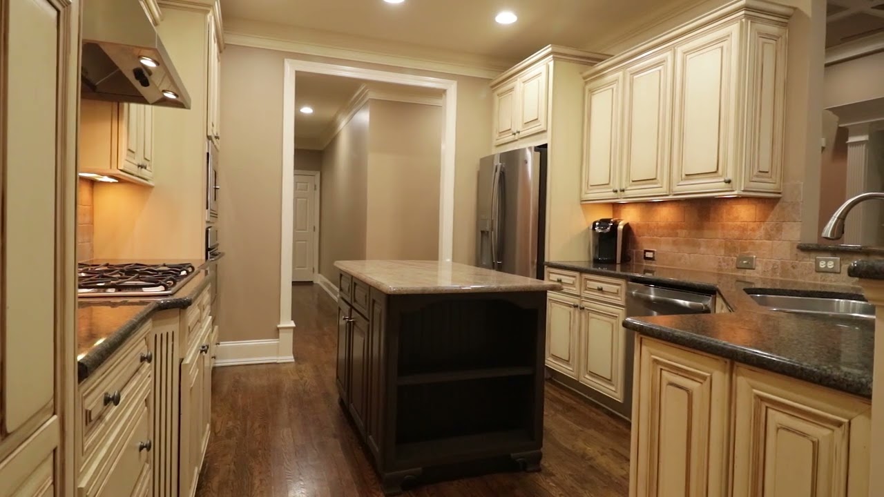 Off-White & Brown Shaker Cabinets | Kitchen Design Inspiration