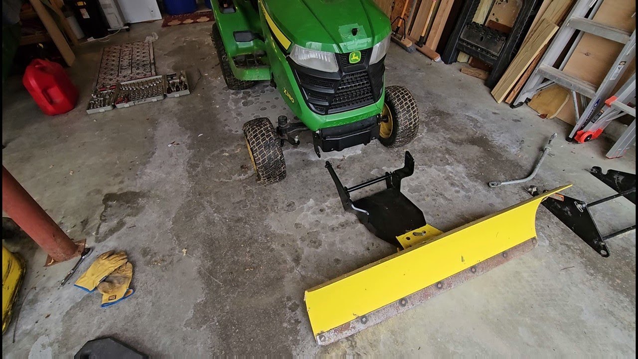 Как установить 44-дюймовый передний нож на самоходную газонокосилку John Deere