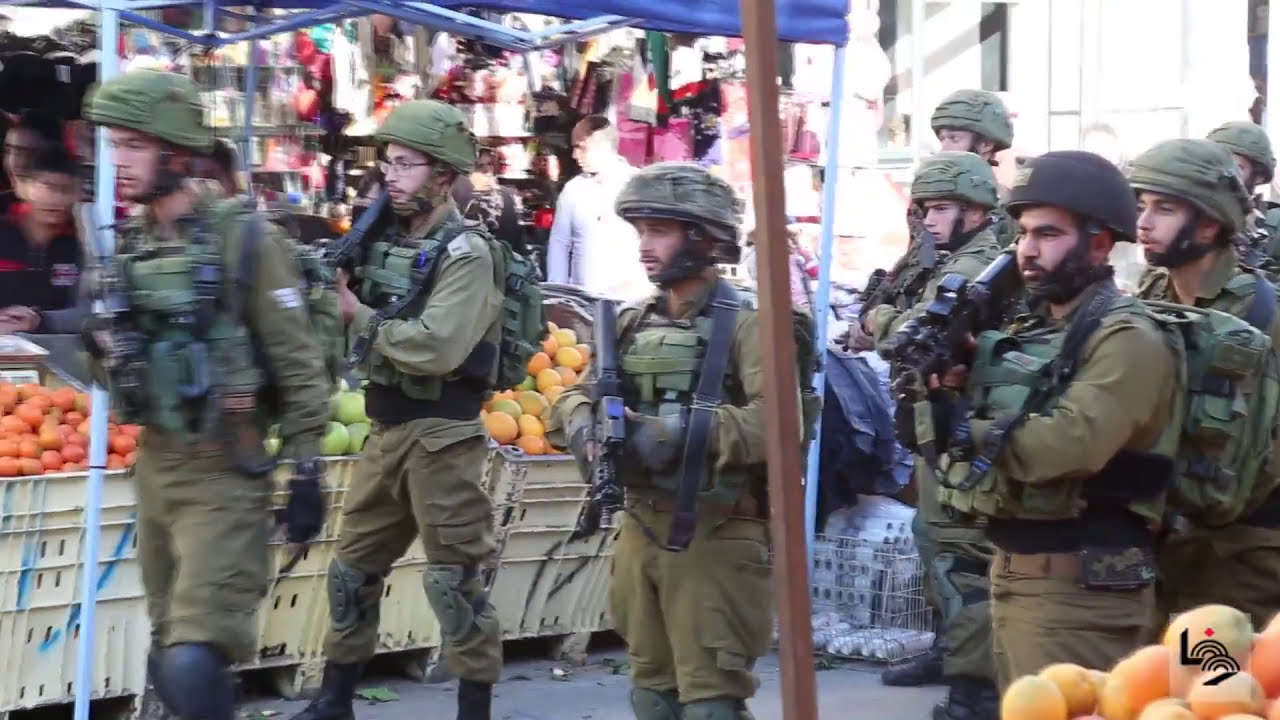 مواجهات بين الفلسطينيين وقوات الاحتلال الإسرائيلي في باب الزاوية بالخليل