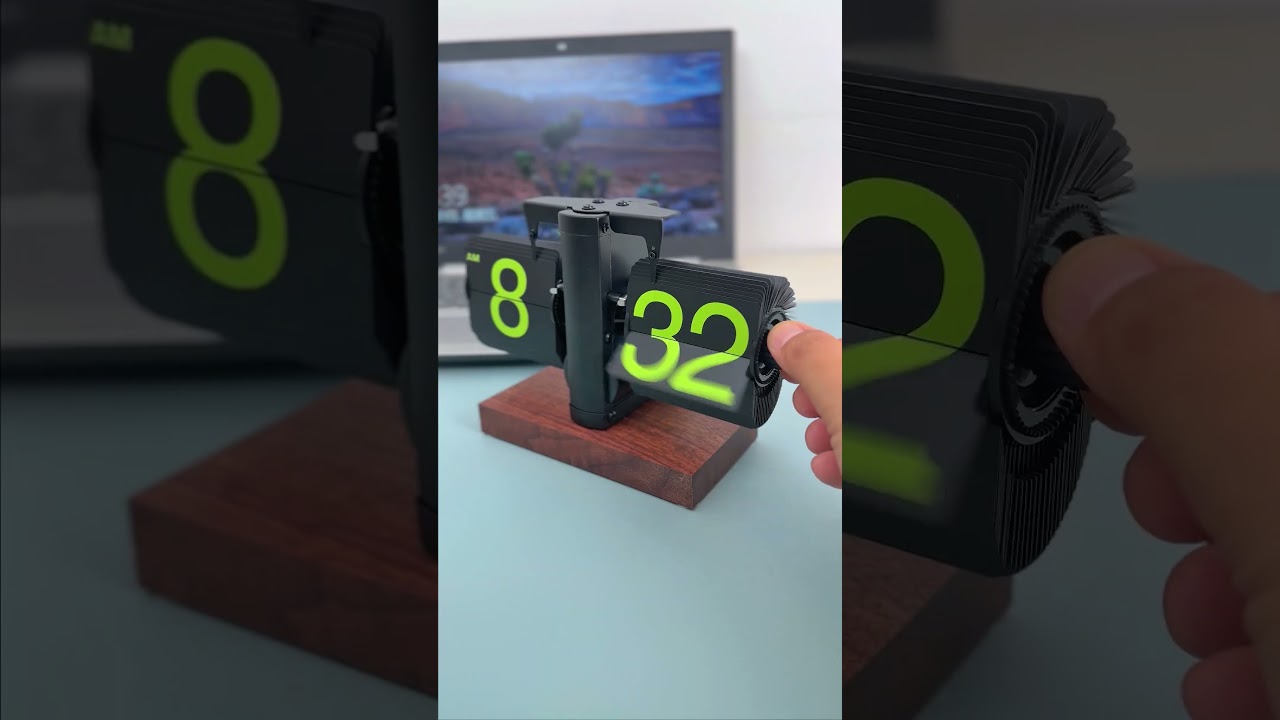 Wow, it's amazing! A super high-end automatic page-turning clock! 🕰️ #shorts