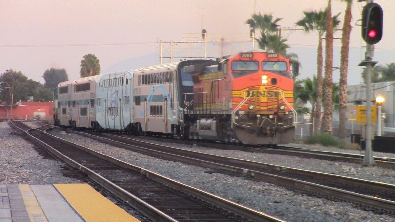 1-29-16!! Railfaning Fullerton and Tustin featuring GECX 2037 , H2 GP60M,and a Two dash 9 consist