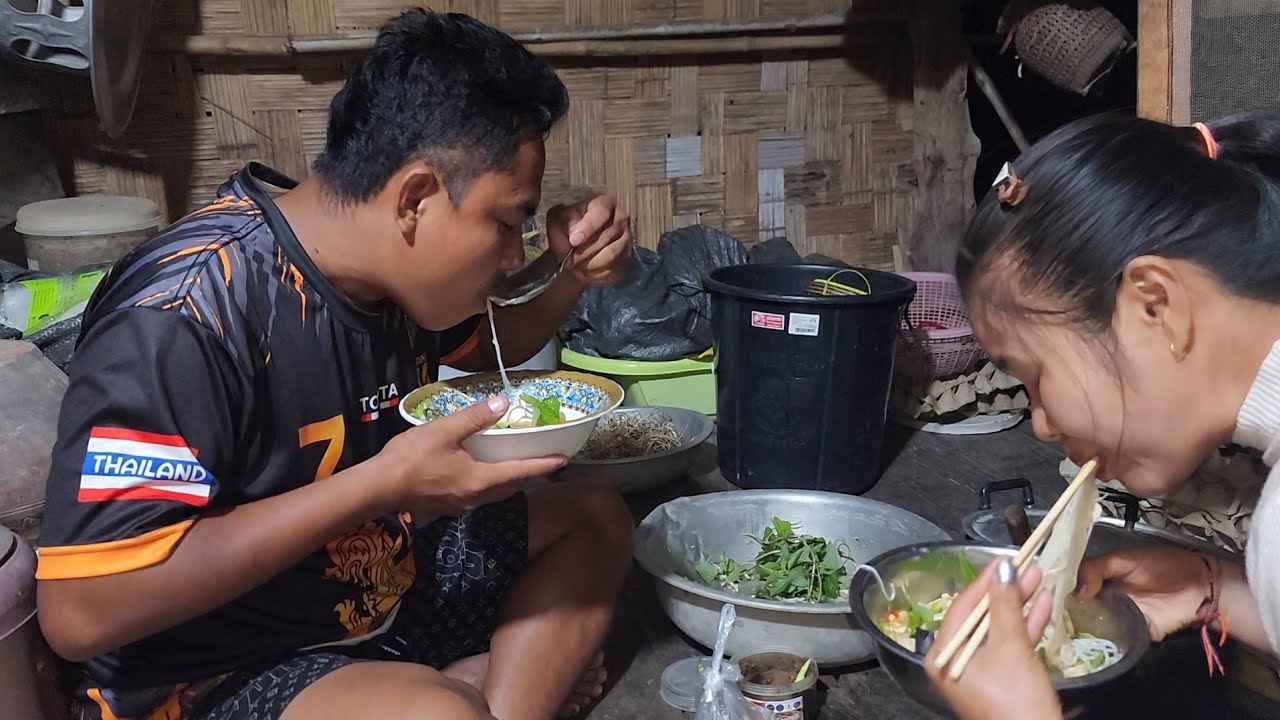 กินขนมจีนน้ำยากะทิแช่ทๆอยู่​ครัวเถียงนาน้อย​