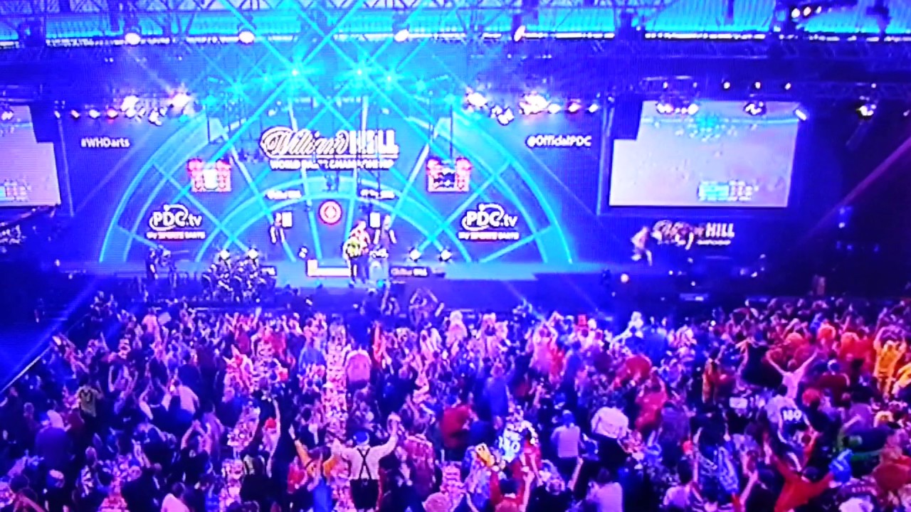 ⚠️ Dangerous - Fan on Stage! | Poor Security at World Darts Championship 2016 🎯😳