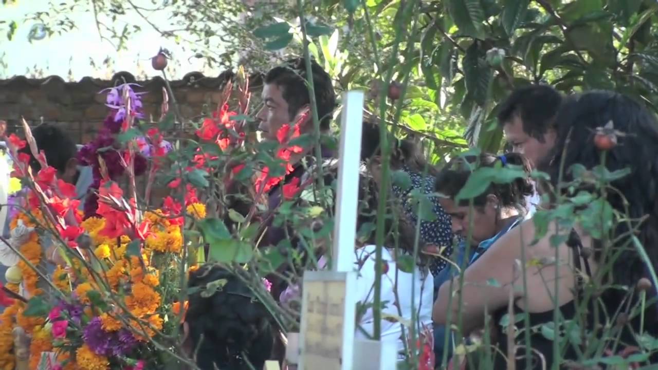 Dia de Muertos en Huecorio Michoacan 2010