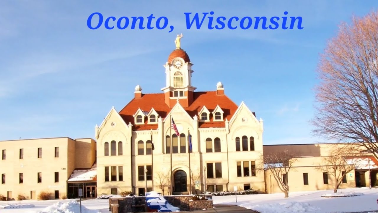 Walking and driving in Oconto, Wisconsin #JessicaSinna