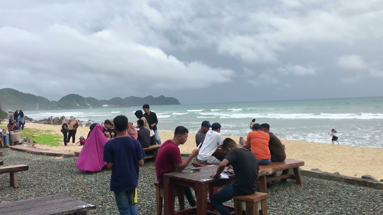 Cafe Maha Corner Lhoknga Aceh besar destinasi wisata pantai udara sejuk serta rindangnya pohon pinus