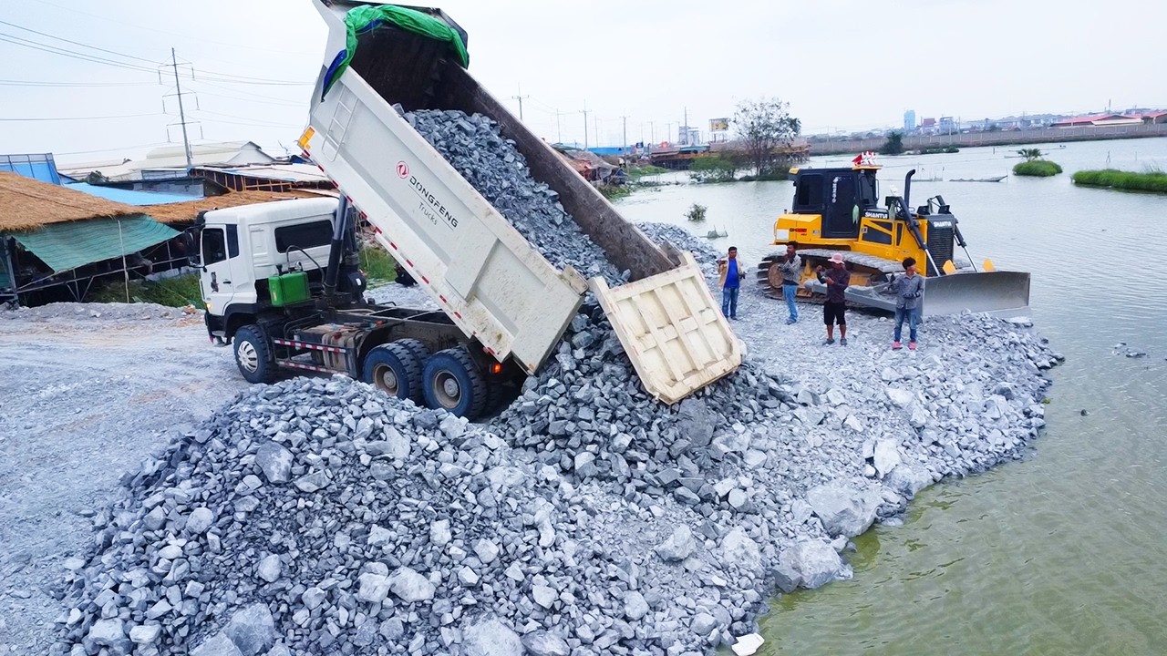 O!BE! Incredibe start new landfill Using DUMP TRUCKS25T& DOZER Push soil into BIG LAKE
