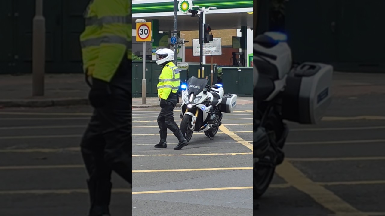 The special escort group #seg #specialescortgroup #bluelights #emergencyvehicle