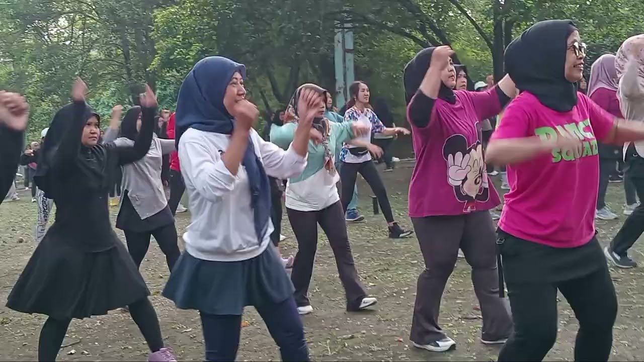 Bersama Zin Ari purna d telaga golf sawangan gerakan 1 sampe 3 semua seirama mengikutiin..biar sehat
