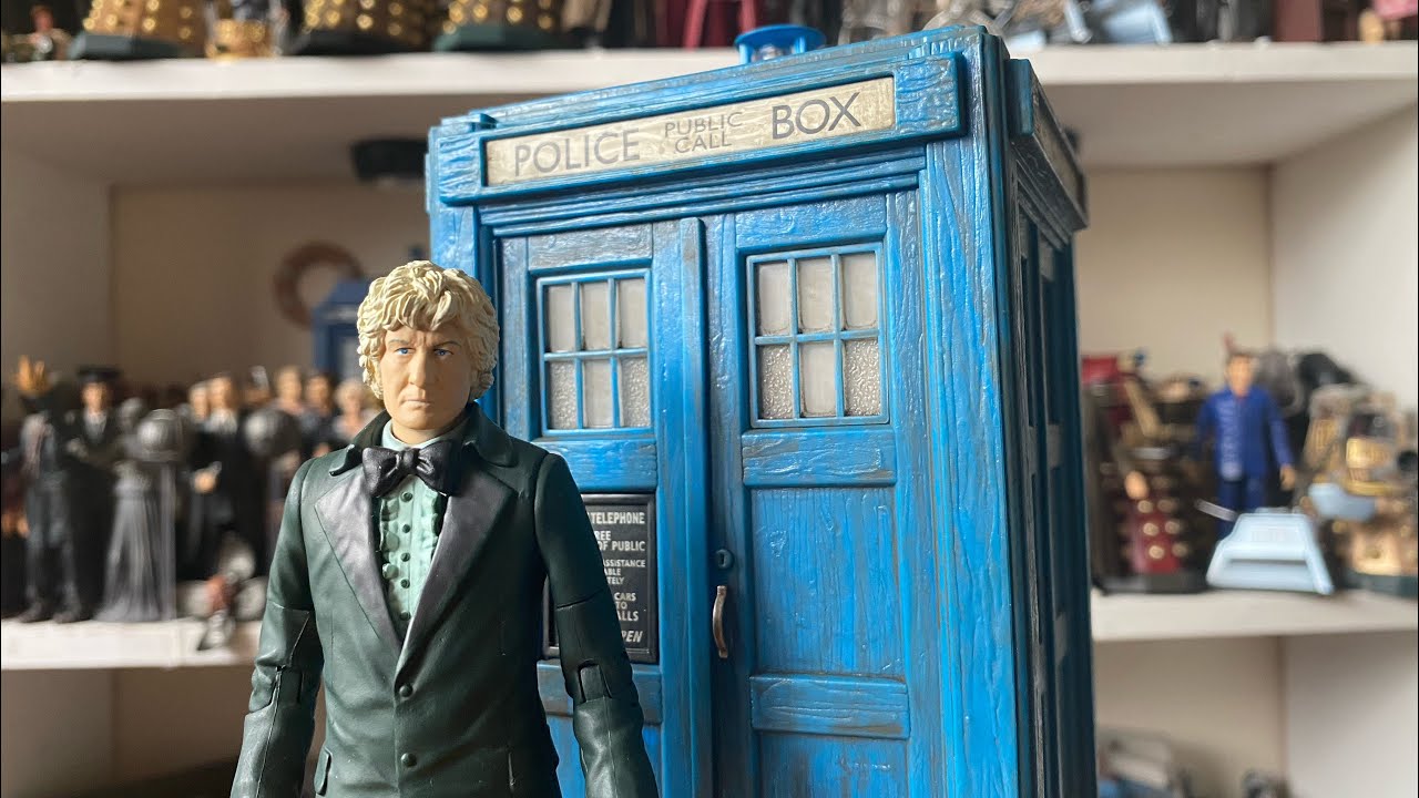 Doctor Who Action Figure Review: B&M Exclusive Third Doctor & TARDIS From ‘The Monster Of Peladon’