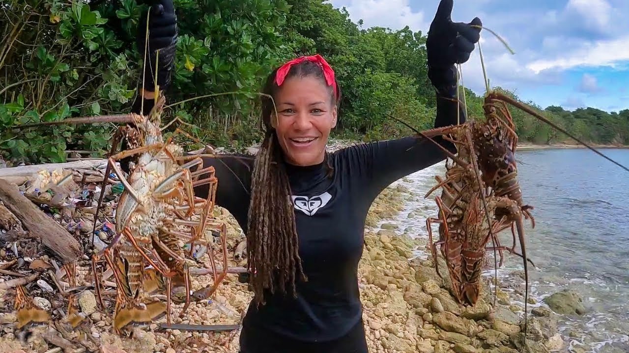 I CAUGHT A BIG LOBSTER FOR LUNCH |  CATCH & COOK JAMAICA SPEARFISHING