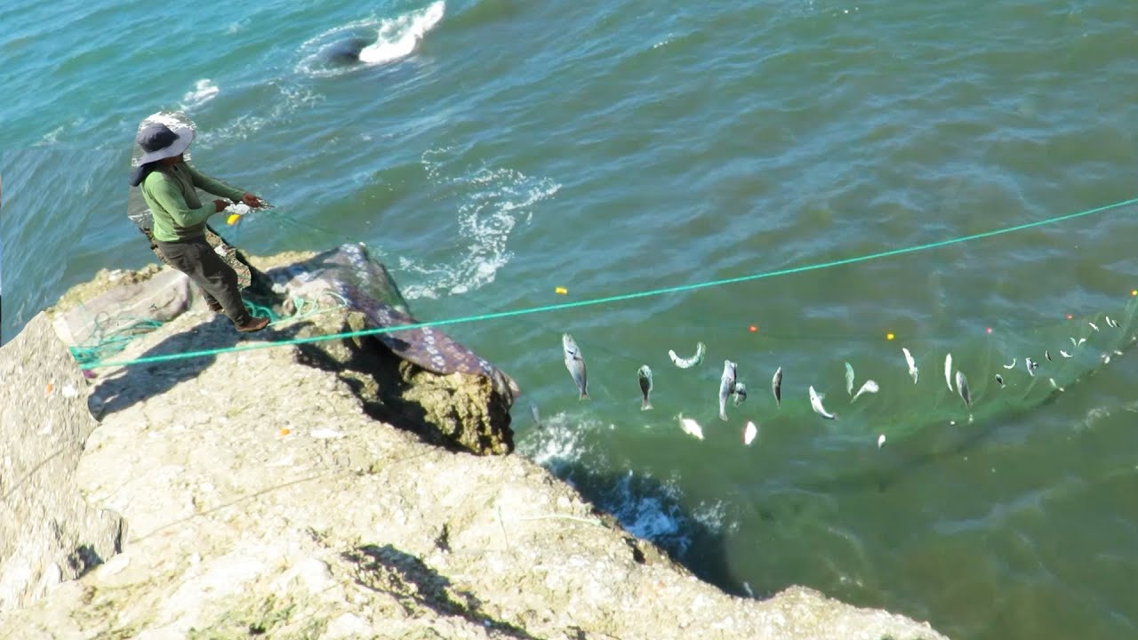 ¡ASOMBROSO!, MIRA lo que pesco este PESCADOR - FISHING WITH NET OR TRASMALLO