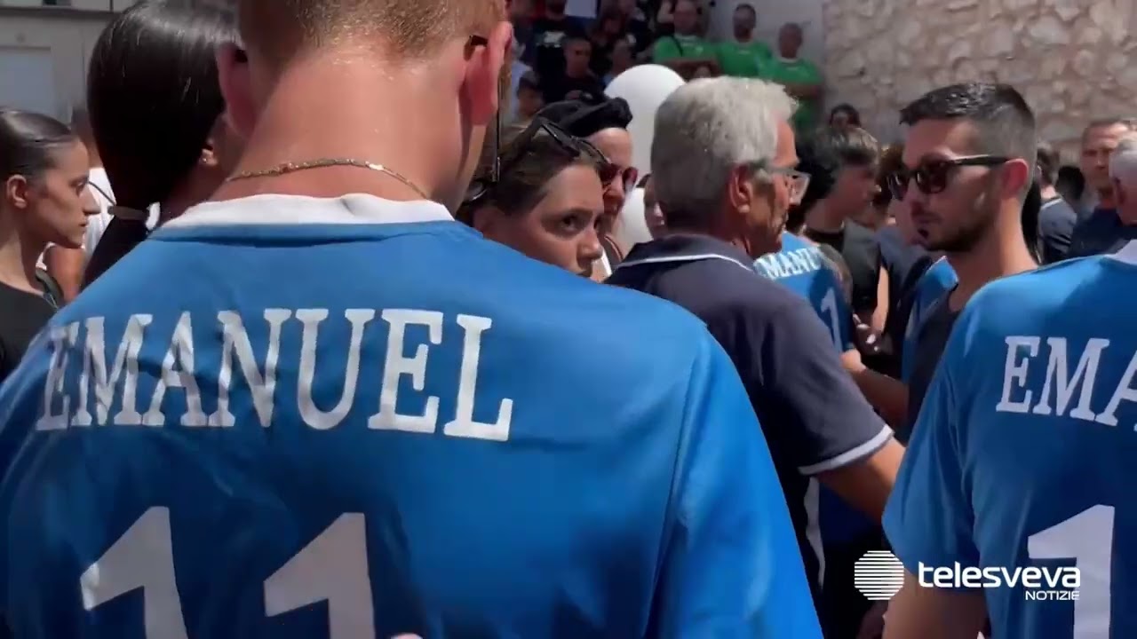 San Nicandro Garganico si è fermata per l'ultimo saluto al 13enne Emanuel Di Lella