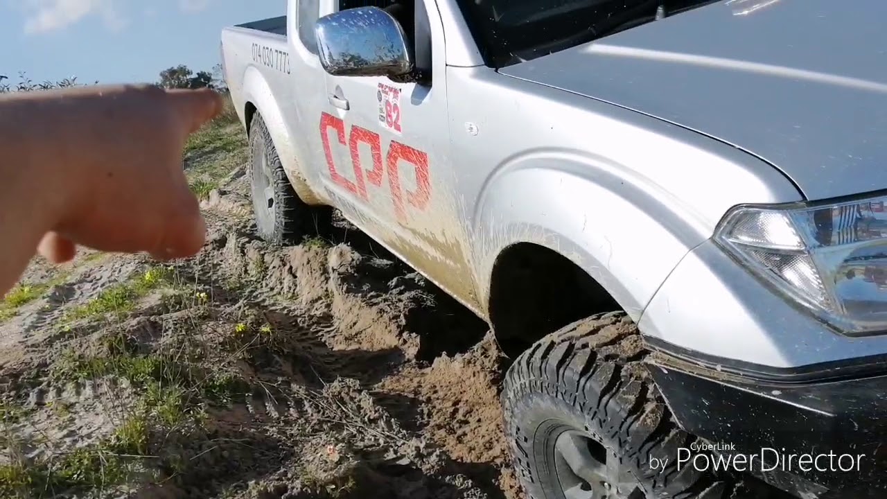 Nissan Navara Toyota Land cruiser Difflock demonstration
