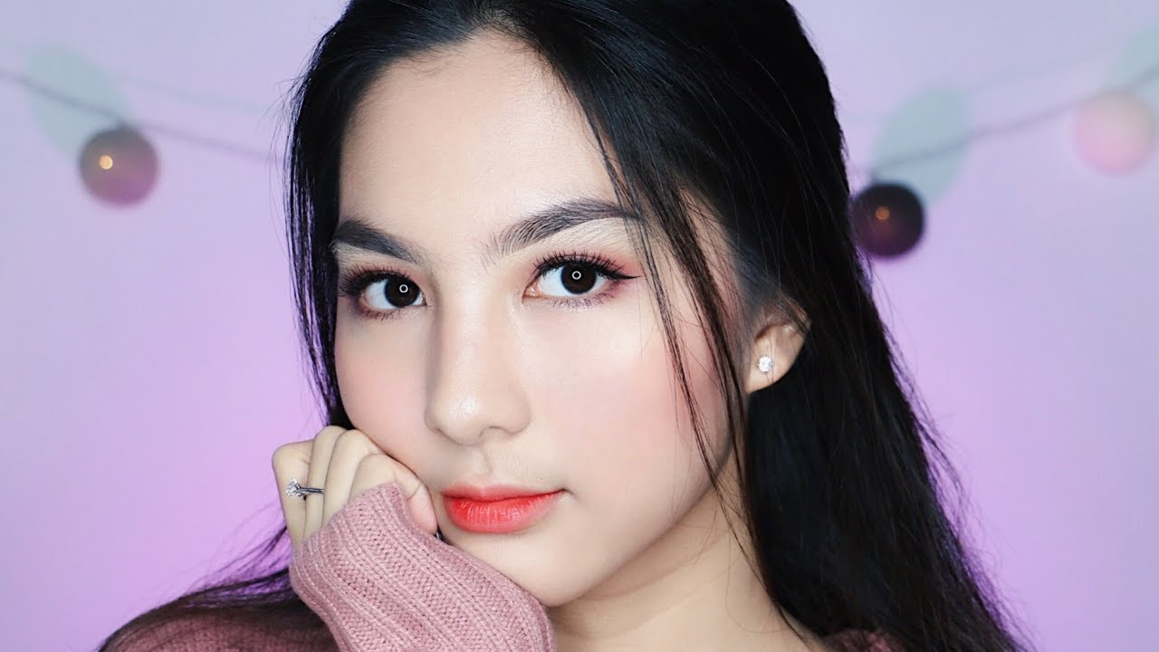 Easy Glowing 'Christmas Makeup' Tutorial ☃️💕