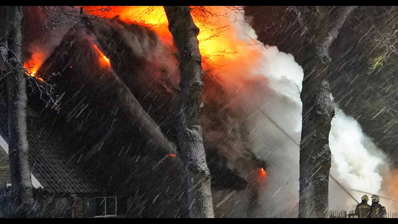 Drie gezinnen dakloos na boerderijbrand in Dwingeloo