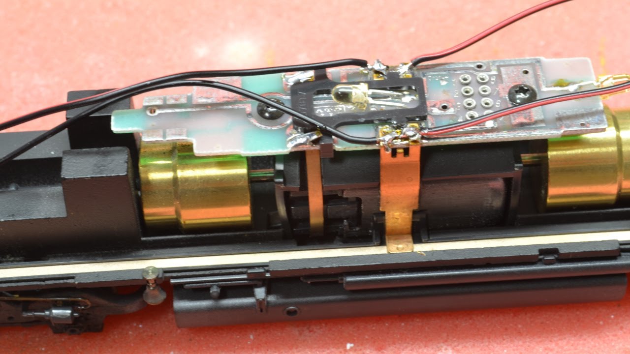 HO Scale Kato SD40-2 Tune-up - Fix Electrical Pickup Issue