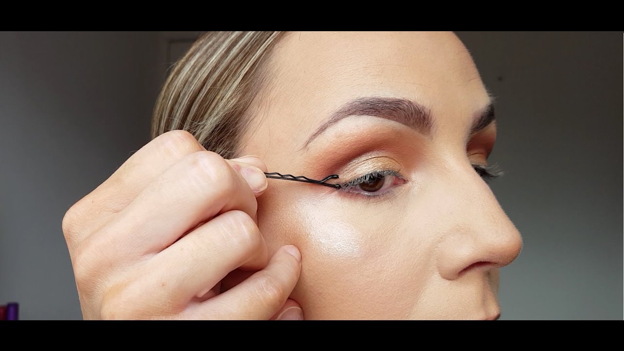 Doing your Eyeliner with a BOBBY PIN?! Eyeliner HACK Tested