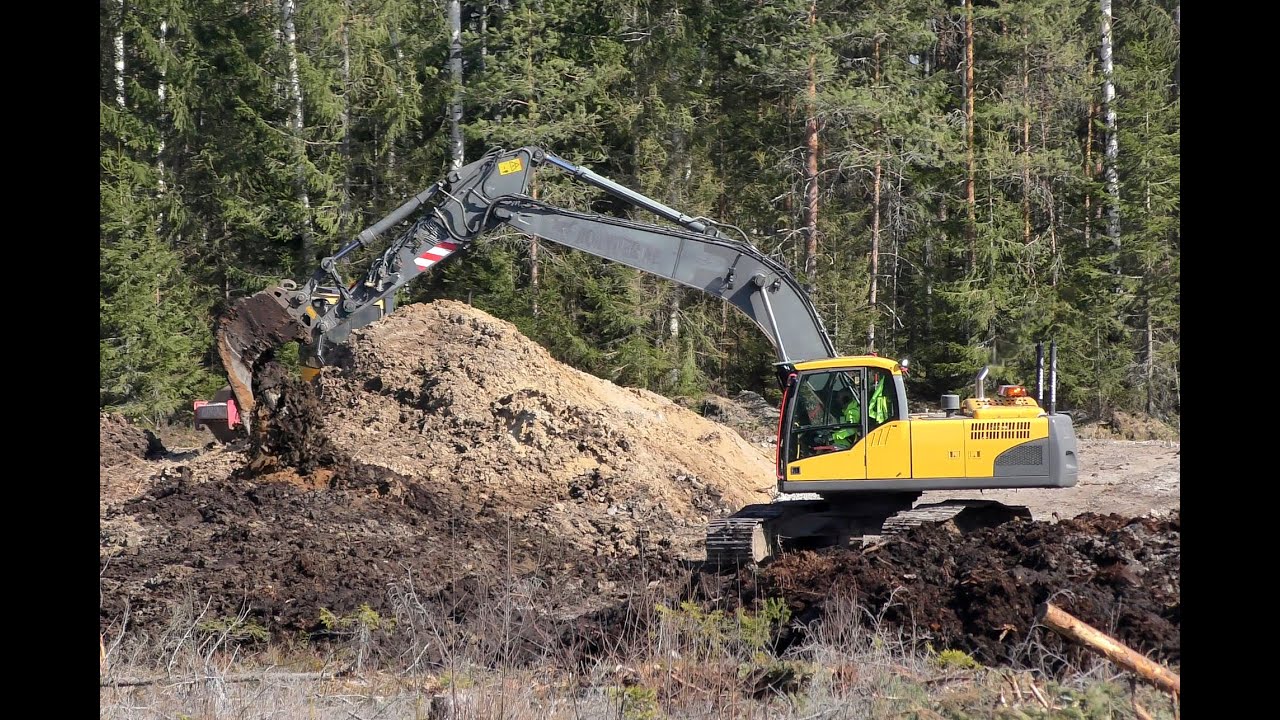 Volvo EC240CL Working (4K)