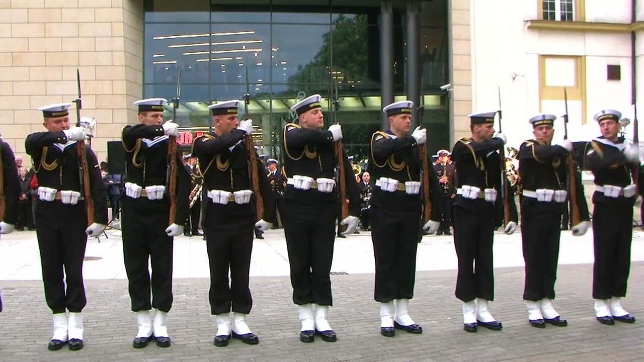 DIAMENTY GDYNI MUZEUM MARYNARKI WOJENNEJ. MUSZTRA PARADNA. KOMPANIA HONOROWA MARYNARKI WOJENNEJ.