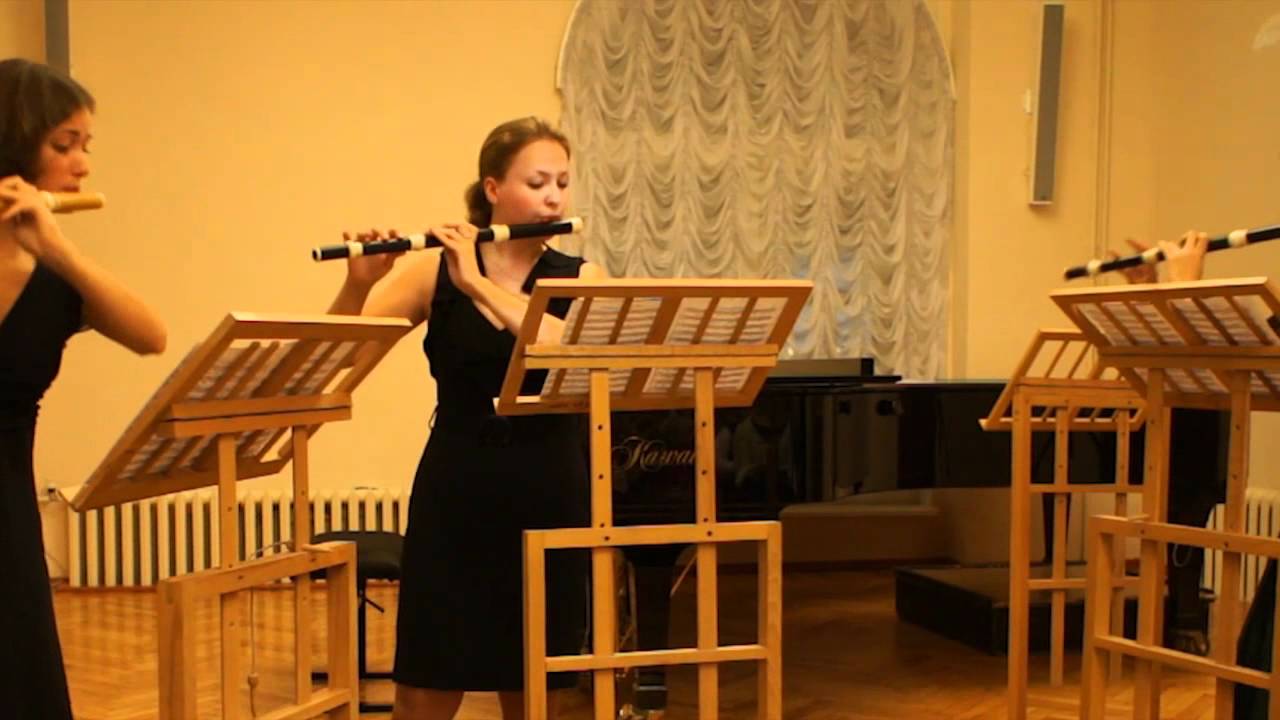 Joseph Bodin de Boismortier. Sonata # 5 in G major for three traverse flute.