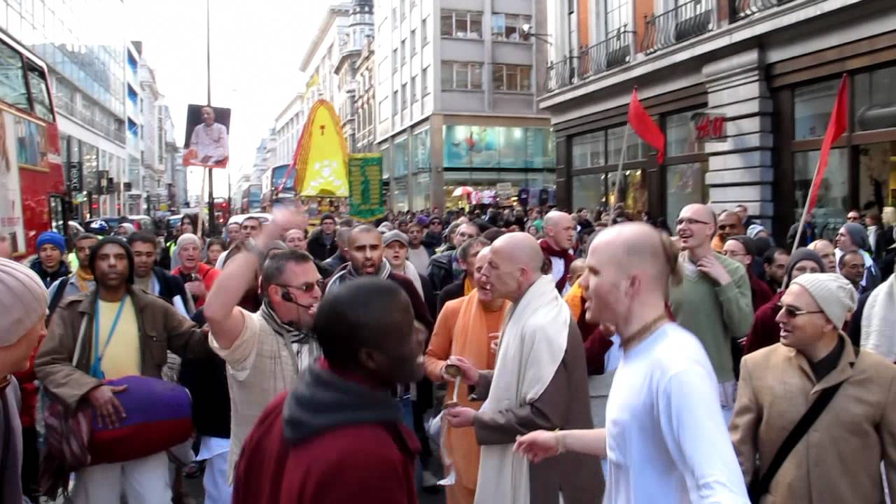Ecstatic Gaura Gaura Hari -  Hare Krishna's Chanting In Central London - Sakhyarasa Prema Das