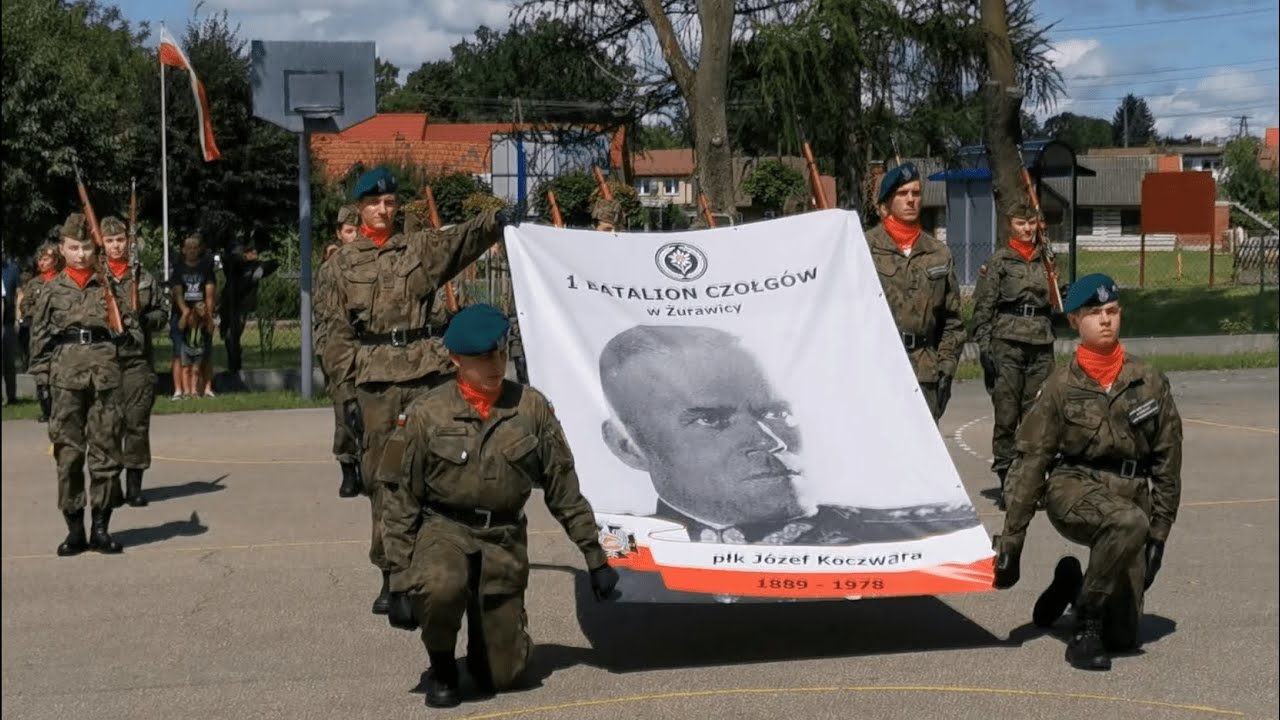POKAZ MUSZTRY PARADNEJ DZIEWCZĄT Z XIV LO W RZESZOWIE - ŚWIĘTO CZOŁGISTÓW Z ŻURAWICY