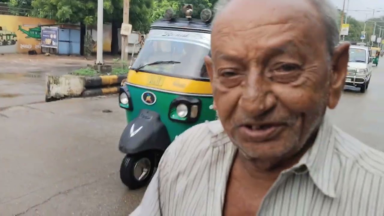 જેતપુર ધોરાજી રોડ સોજીત્રા હોસ્પિટલ પાસે રખડતાં ઢોર ત્રાસ