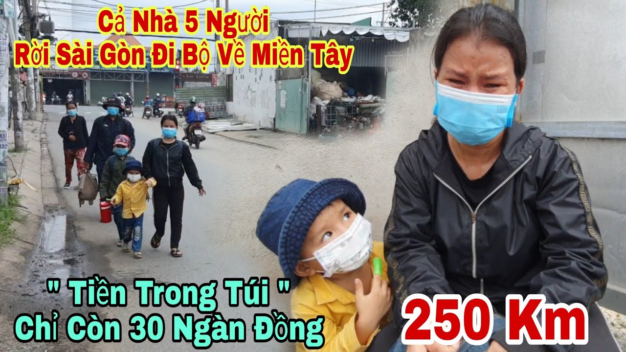 Ly Kỳ Cả Nhà 5 Người Đi Bộ Trên Đường 