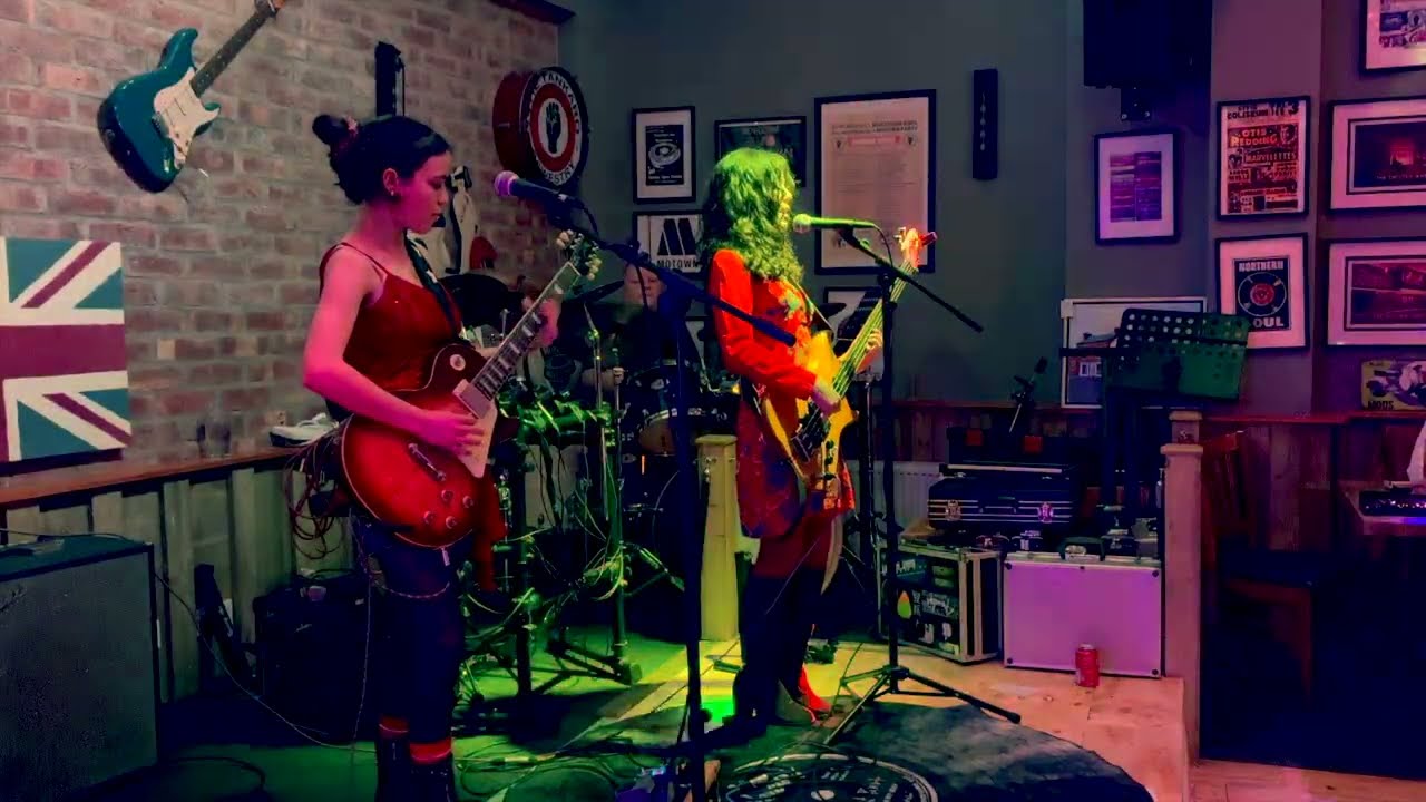 Let It Be / Day Tripper – Live Beatles Medley | Electric Power Duo (New Year’s Eve, Oswestry)