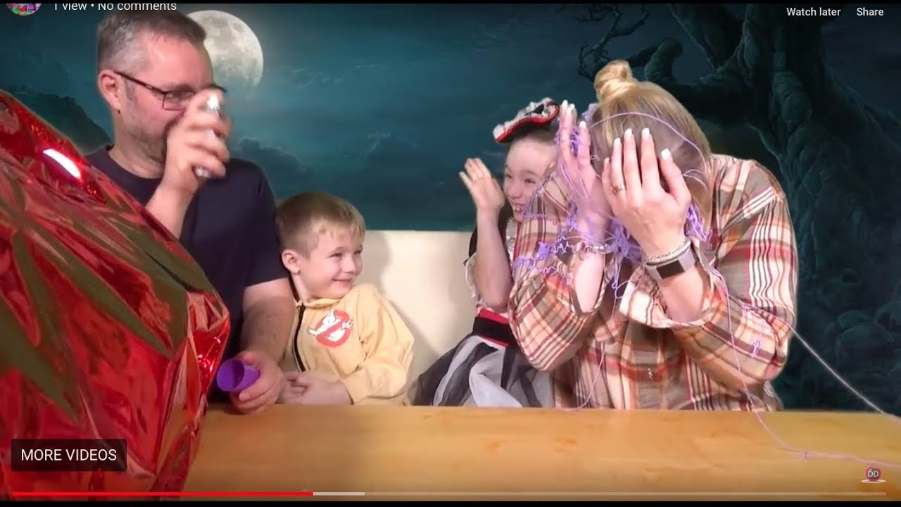 Mega Huge Mystery Pass The Parcel &ndash; TrIck or Treat Part 1