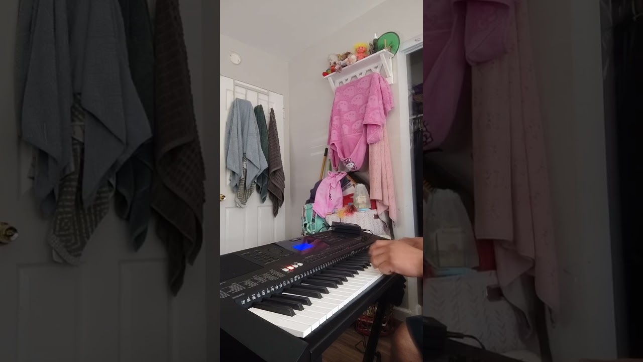 Chilena TIKOSO estilo el 🦂 y sus teclados 