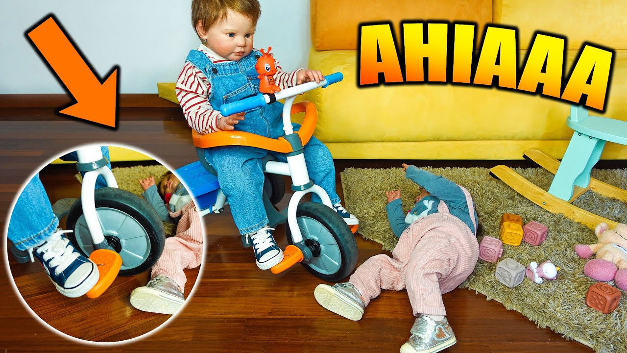 Le ha rotto la gamba?! Danny investe Matilde con il triciclo! | Reborn Toddler