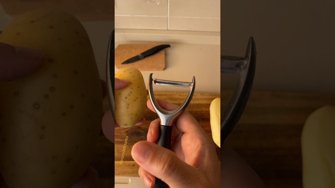 ✅Seguro que no sabías esto.❤️Como se pela una patata 🥔 con un pela patatas.Truco de cocina.