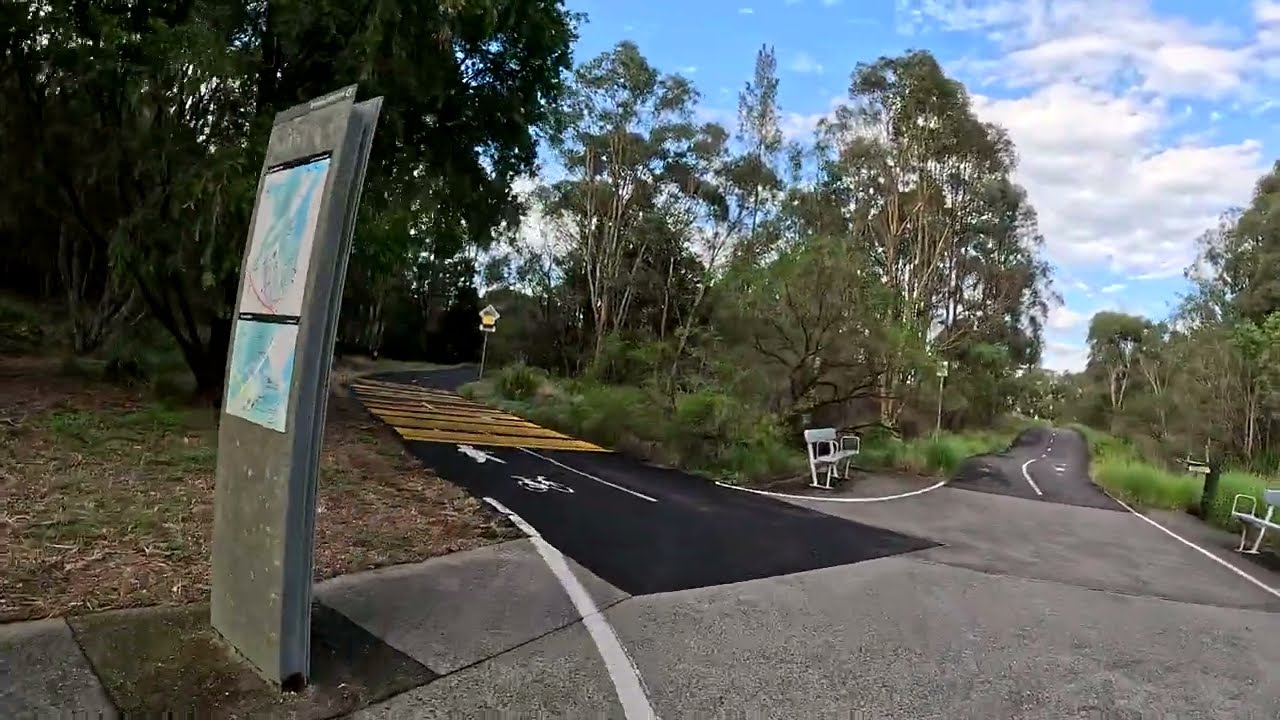 walk along Louise Sauvage pathway and over Whoolahra hill