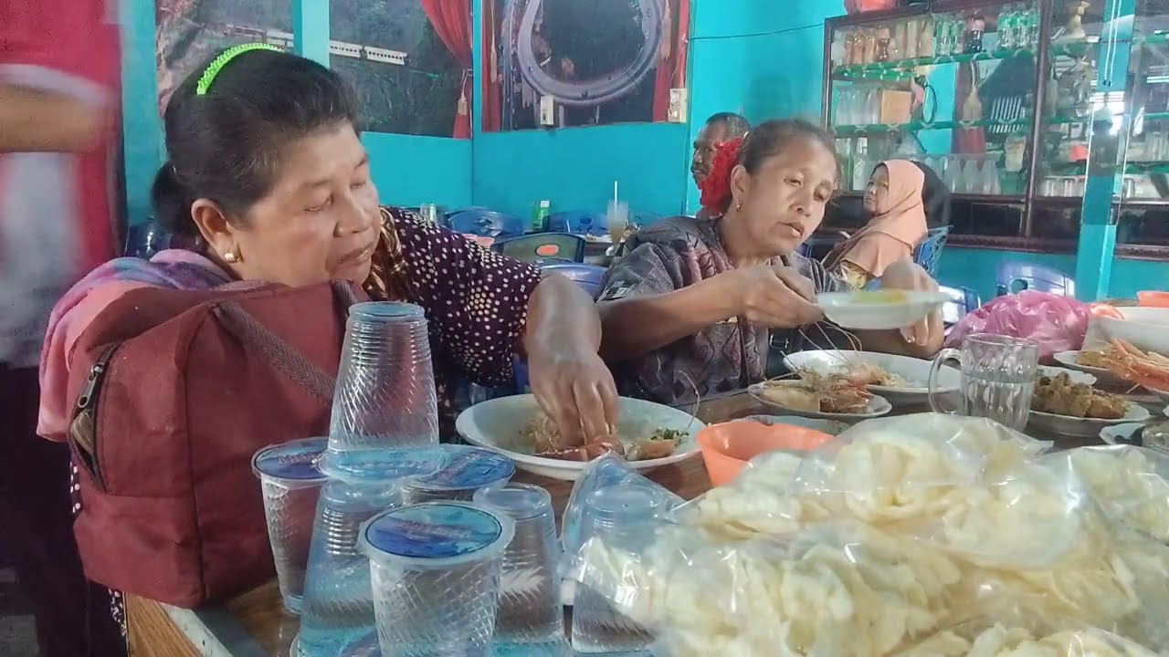 Bawa mamak dan bibik makan sampai tambah