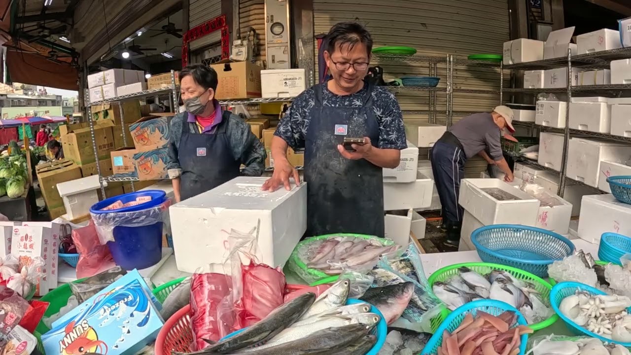 小季海鮮叫賣週六日：台中市北區柳川西路四段82號