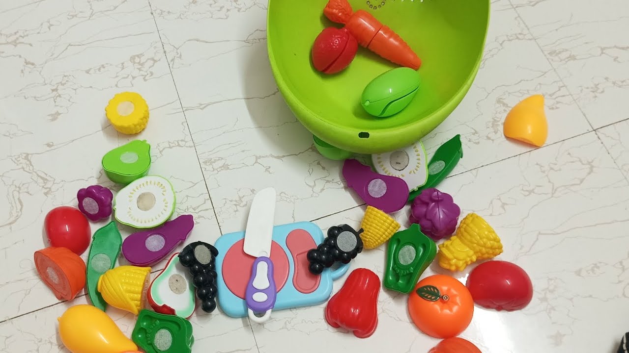 OddlySatisfying sounds helps in relaxing and cheer the mood /Fruit cutting with ASMR sounds/🍍🍎🍓🍇🌽🍆🍐🫑