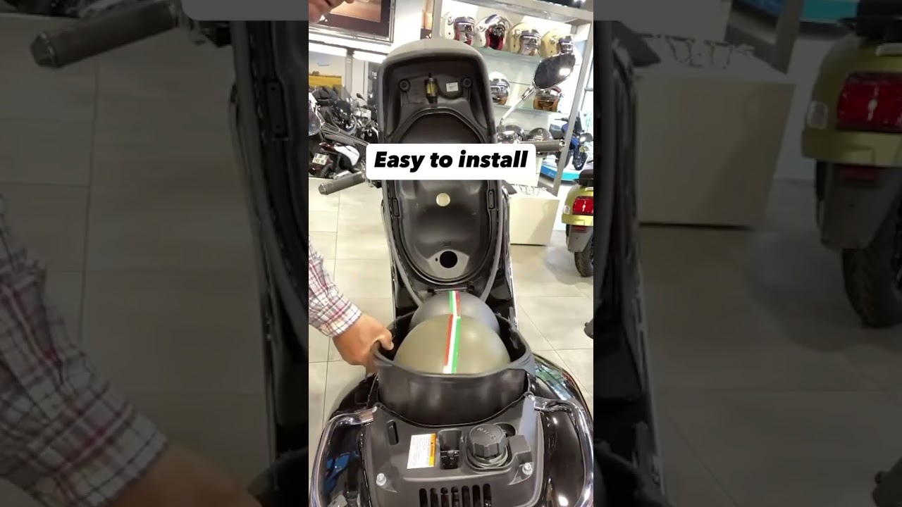 The BIG BOX fits perfectly on the 2025 Vespa GTS 310 #VespaGTS310 #vespalovers #vespagts